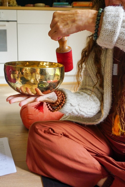 IKSRE workshop participant playing himalayan (Tibetan) singing bowl IKSRE workshop participant playing himalayan (Tibetan) singing bowl