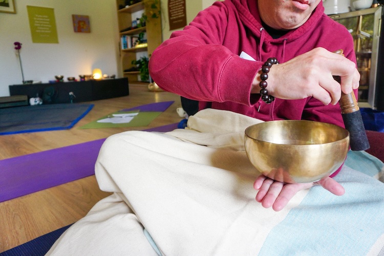 Learn to play Himalayan (Tibetan) Singing Bowls