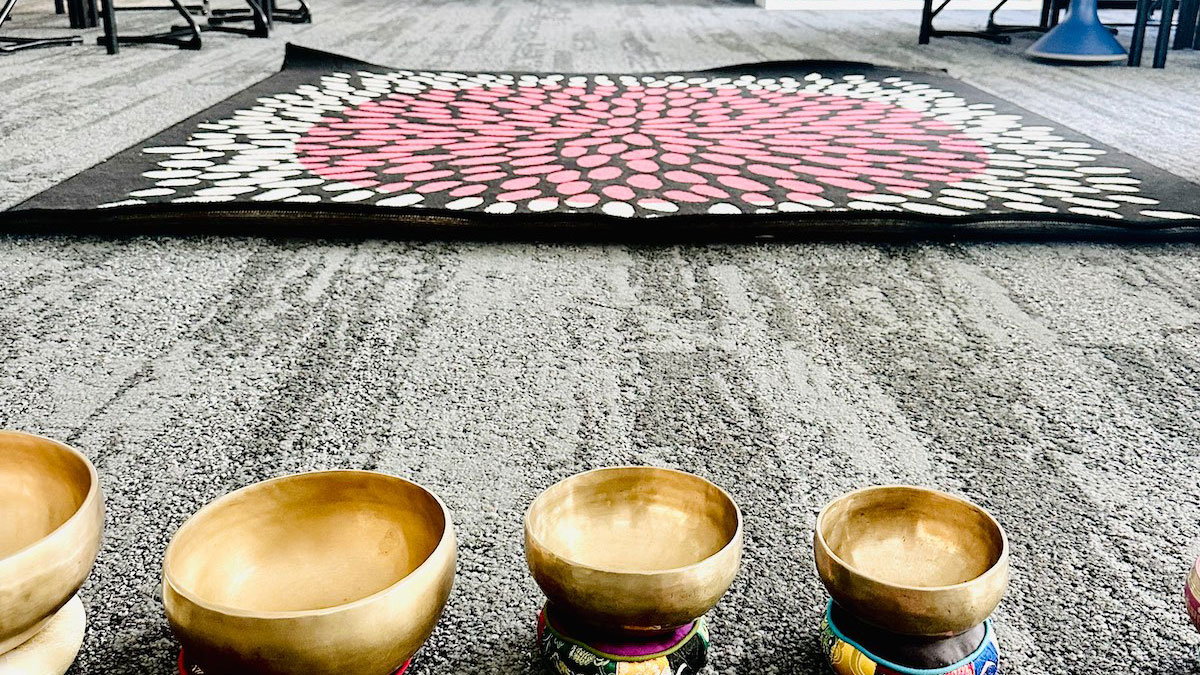 Sound bath bowls with mat.