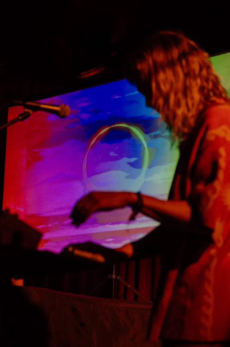 Phoebe Dubar live performance.