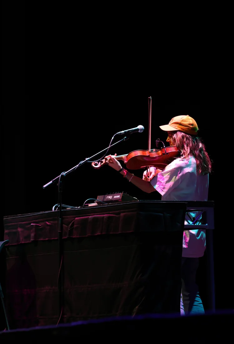 Phoebe Dubar live performance.